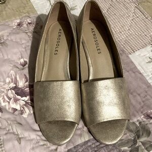 AEROSOLS size 10.5. New never wore.